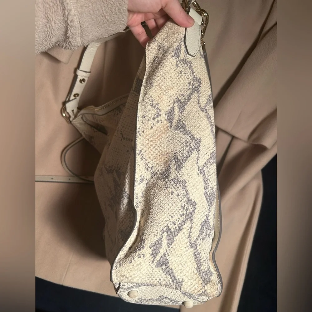 ๐๐๐๐ ๐๐๐๐ Leather Turnlock Snake Bag Off-White Bone Gray GORGEOUS! - Picture 13 of 16